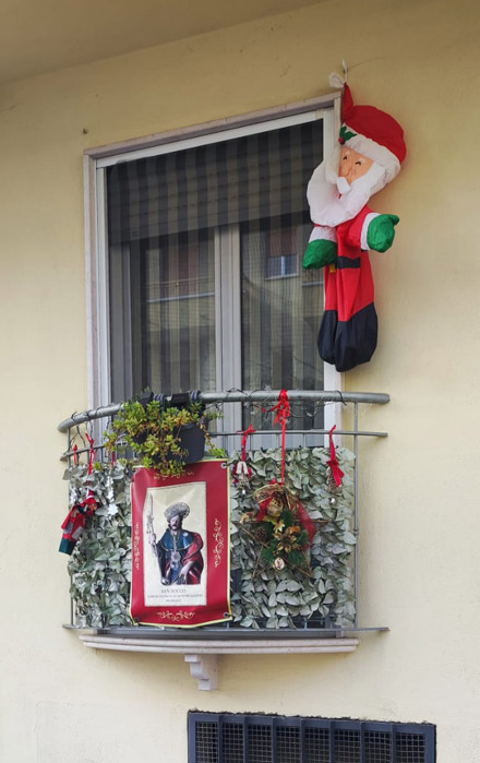 203 san rocco balcone babbo natale